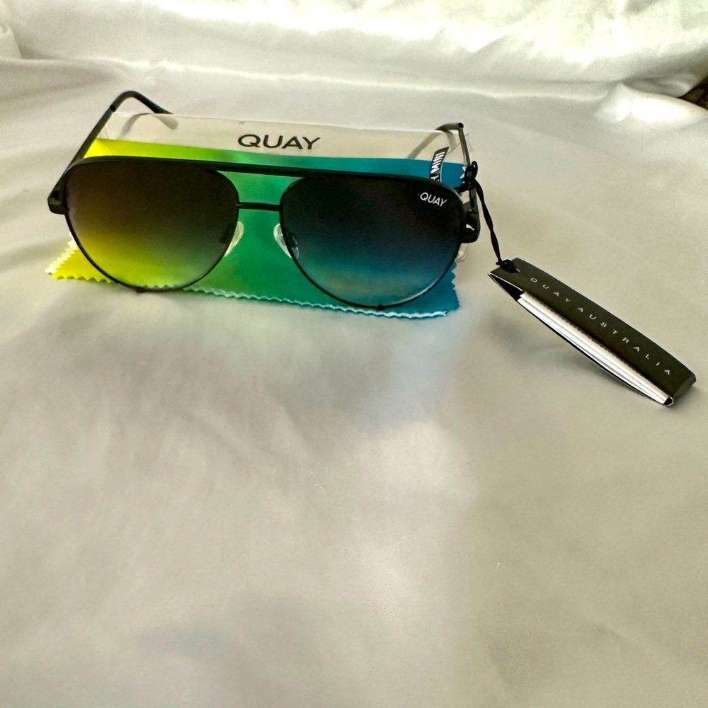 QUAY Women’s High Key Mini QUAY x DESI. Matte Black